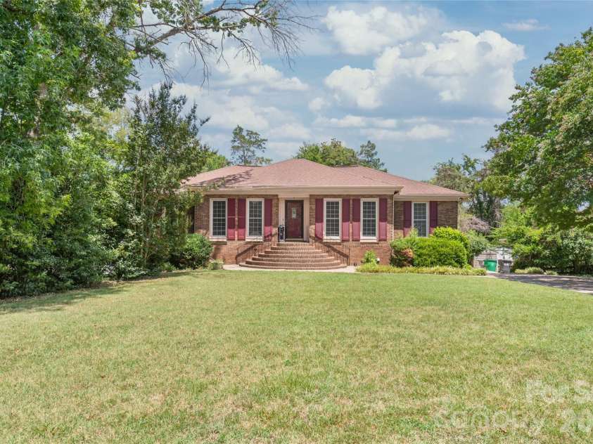 7308 Quail Ridge Drive, Charlotte, NC 28226.  MLS# CAR4405785, YatesRealty ID 42718. 