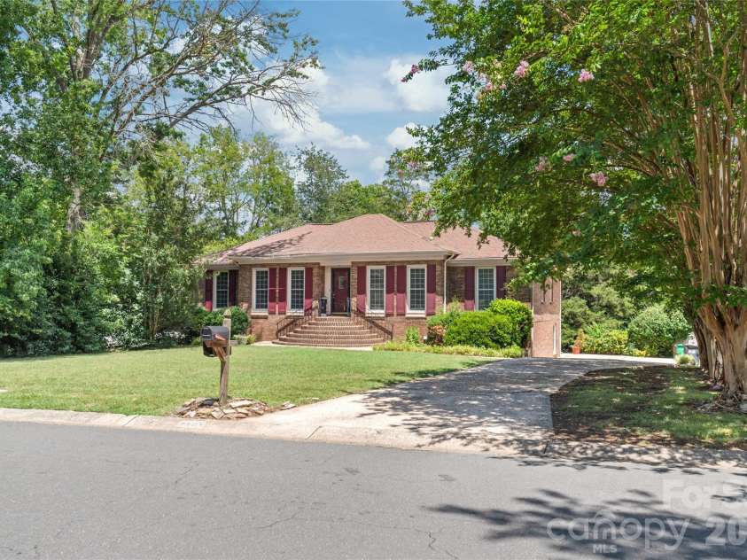 7308 Quail Ridge Drive, Charlotte, NC 28226.  MLS# CAR4405785, YatesRealty ID 42718. 