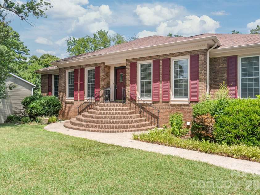 7308 Quail Ridge Drive, Charlotte, NC 28226.  MLS# CAR4405785, YatesRealty ID 42718. 