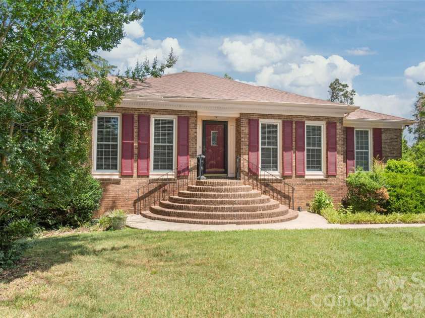7308 Quail Ridge Drive, Charlotte, NC 28226.  MLS# CAR4405785, YatesRealty ID 42718. 