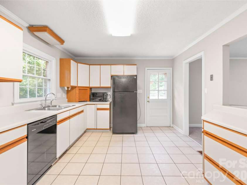 7308 Quail Ridge Drive, Charlotte, NC 28226.  MLS# CAR4405785, YatesRealty ID 42718. 