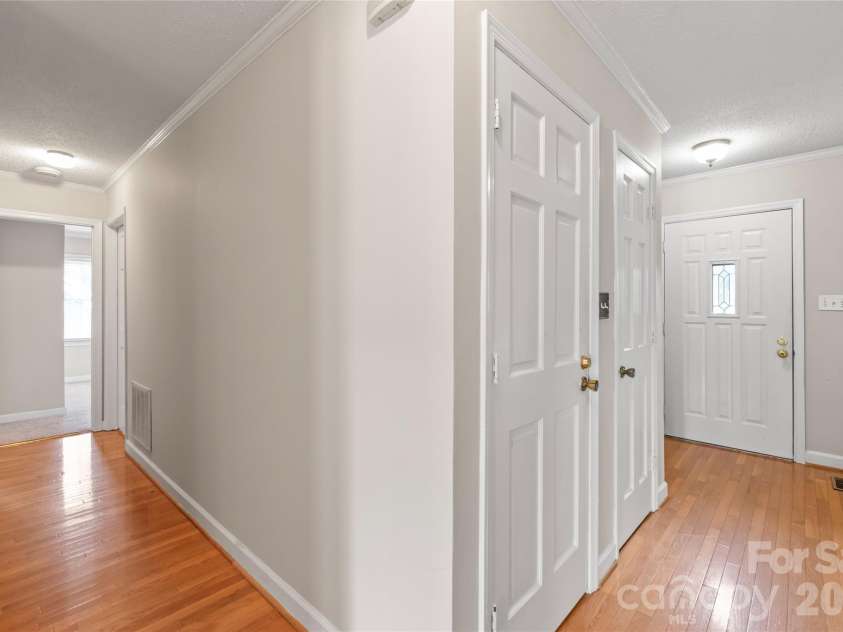 7308 Quail Ridge Drive, Charlotte, NC 28226.  MLS# CAR4405785, YatesRealty ID 42718. 