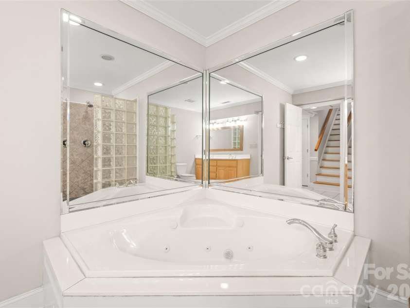 7308 Quail Ridge Drive, Charlotte, NC 28226.  MLS# CAR4405785, YatesRealty ID 42718. 