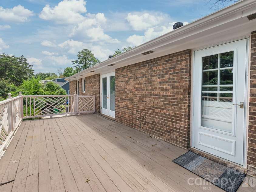 7308 Quail Ridge Drive, Charlotte, NC 28226.  MLS# CAR4405785, YatesRealty ID 42718. 