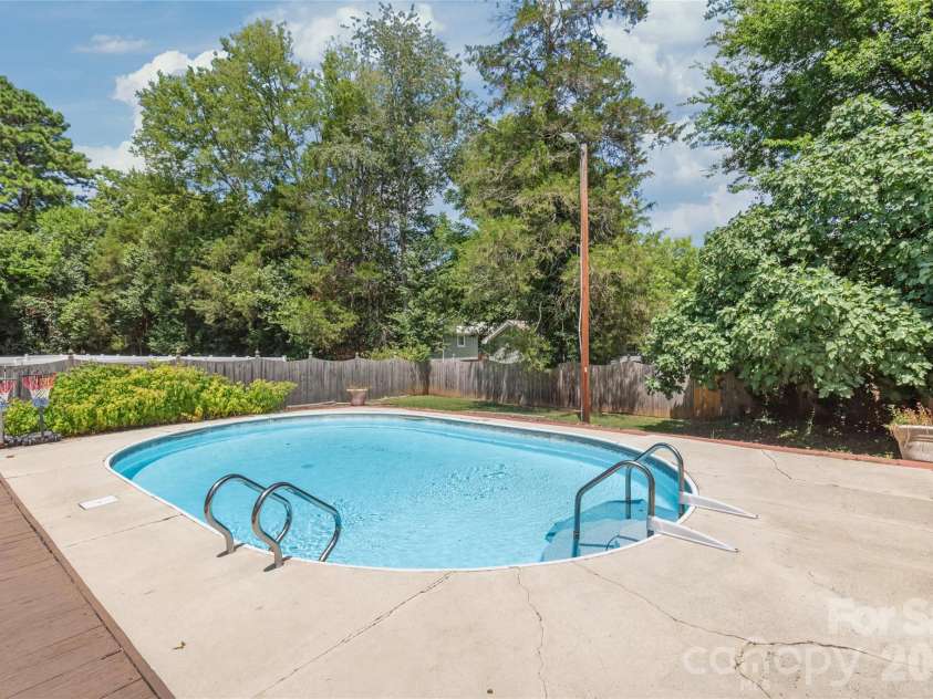 7308 Quail Ridge Drive, Charlotte, NC 28226.  MLS# CAR4405785, YatesRealty ID 42718. 