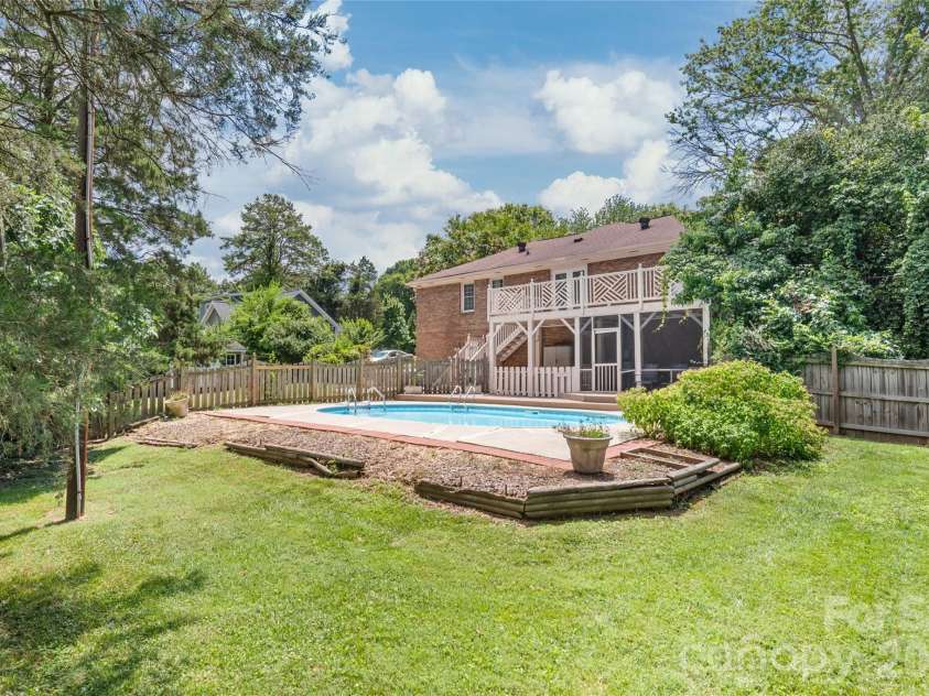 7308 Quail Ridge Drive, Charlotte, NC 28226.  MLS# CAR4405785, YatesRealty ID 42718. 