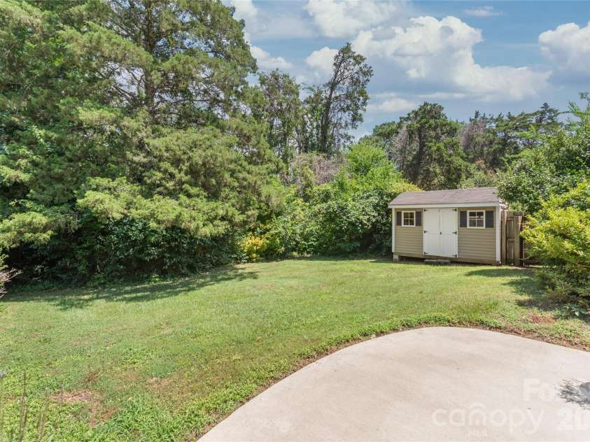 7308 Quail Ridge Drive, Charlotte, NC 28226.  MLS# CAR4405785, YatesRealty ID 42718. 