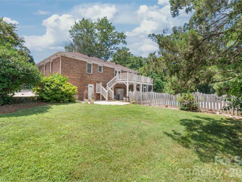 7308 Quail Ridge Drive, Charlotte, NC 28226.  MLS# CAR4405785, YatesRealty ID 42718. 