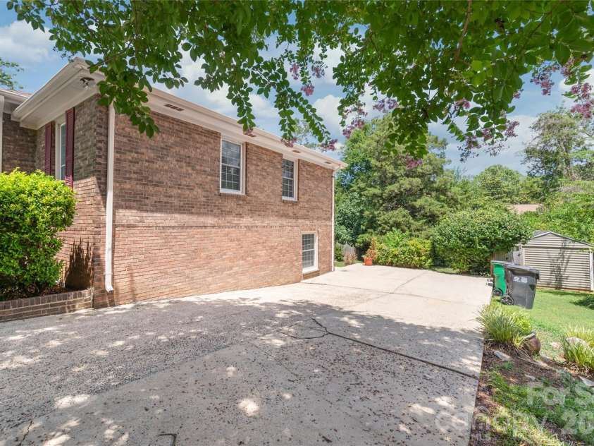 7308 Quail Ridge Drive, Charlotte, NC 28226.  MLS# CAR4405785, YatesRealty ID 42718. 