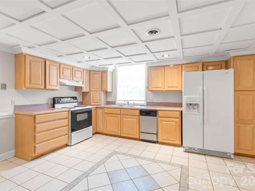 7308 Quail Ridge Drive, Charlotte, NC 28226.  MLS# CAR4405785, YatesRealty ID 42718. Basement Kitchen