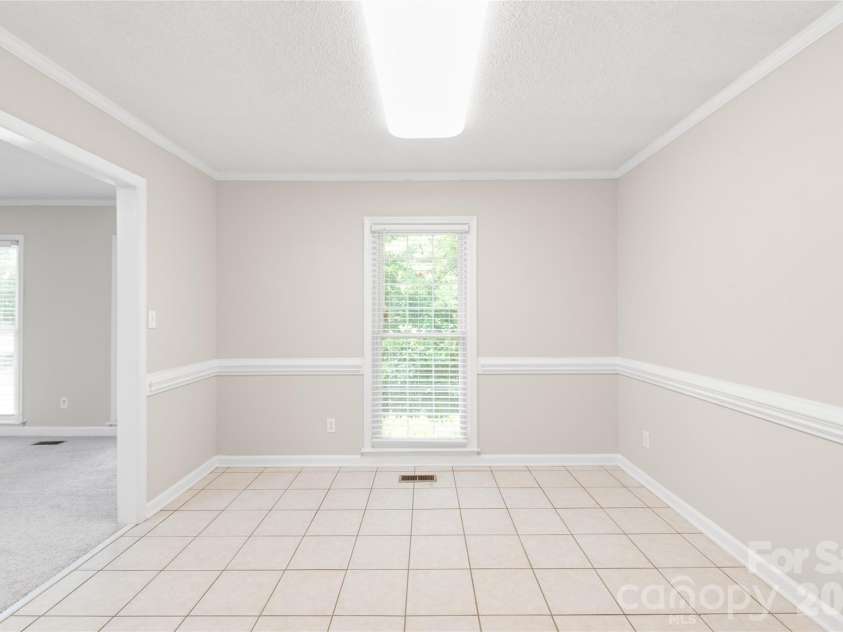 7308 Quail Ridge Drive, Charlotte, NC 28226.  MLS# CAR4405785, YatesRealty ID 42718. Breakfast Area