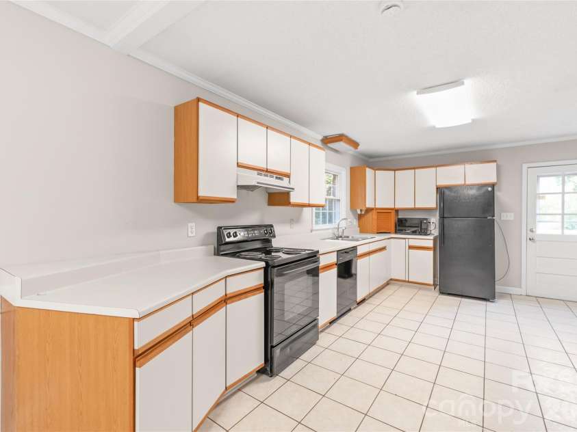 7308 Quail Ridge Drive, Charlotte, NC 28226.  MLS# CAR4405785, YatesRealty ID 42718. Kitchen #1