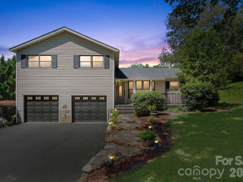 6 Pleasant Run, Asheville, NC 28806.  MLS# CAR4409837, YatesRealty ID 42719. 