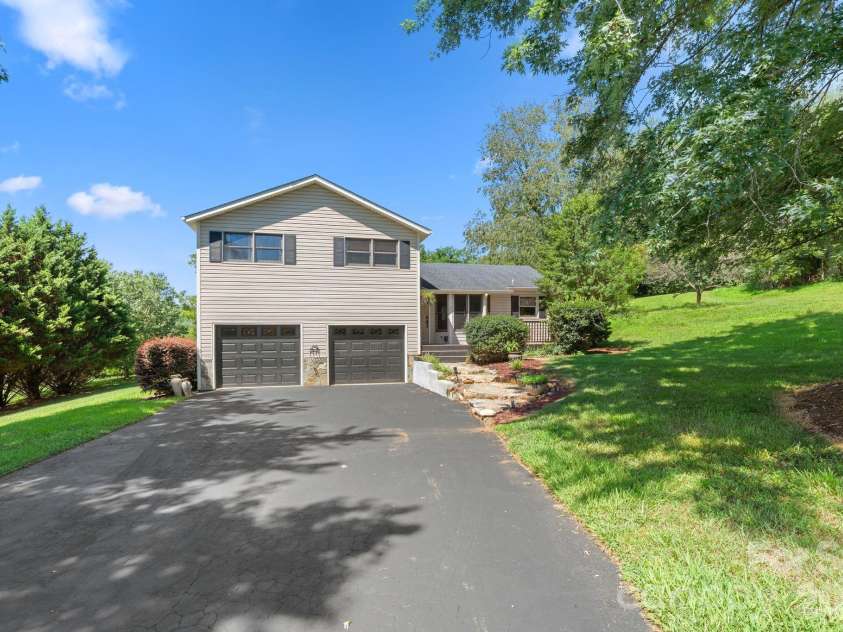 6 Pleasant Run, Asheville, NC 28806.  MLS# CAR4409837, YatesRealty ID 42719. 