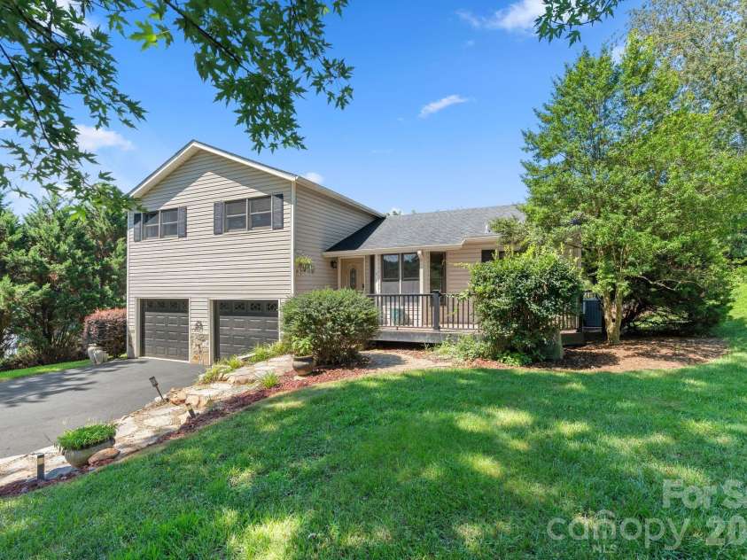 6 Pleasant Run, Asheville, NC 28806.  MLS# CAR4409837, YatesRealty ID 42719. 