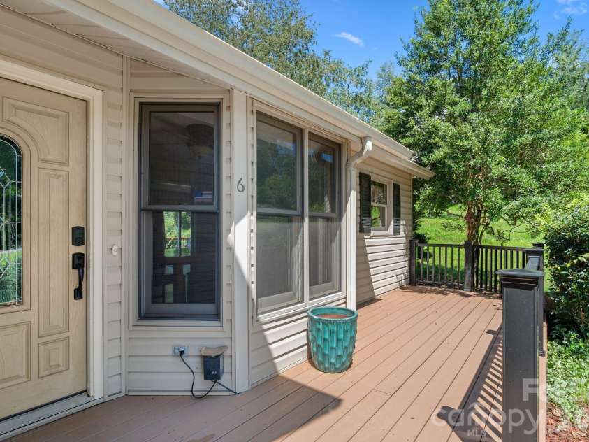 6 Pleasant Run, Asheville, NC 28806.  MLS# CAR4409837, YatesRealty ID 42719. 