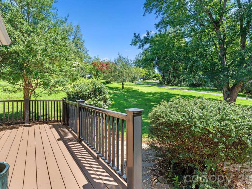 6 Pleasant Run, Asheville, NC 28806.  MLS# CAR4409837, YatesRealty ID 42719. 