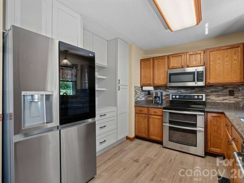 6 Pleasant Run, Asheville, NC 28806.  MLS# CAR4409837, YatesRealty ID 42719. 