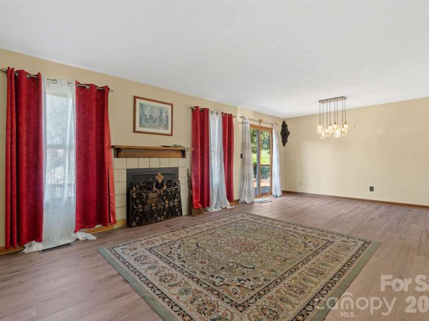 6 Pleasant Run, Asheville, NC 28806.  MLS# CAR4409837, YatesRealty ID 42719. 