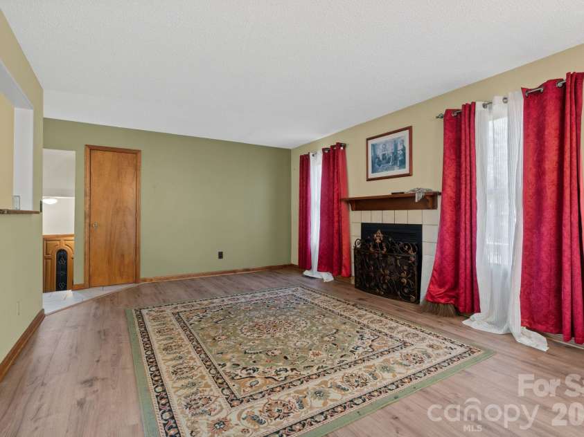 6 Pleasant Run, Asheville, NC 28806.  MLS# CAR4409837, YatesRealty ID 42719. 