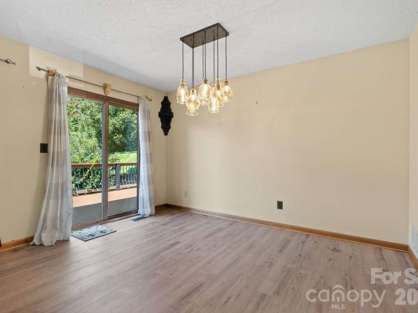 6 Pleasant Run, Asheville, NC 28806.  MLS# CAR4409837, YatesRealty ID 42719. 