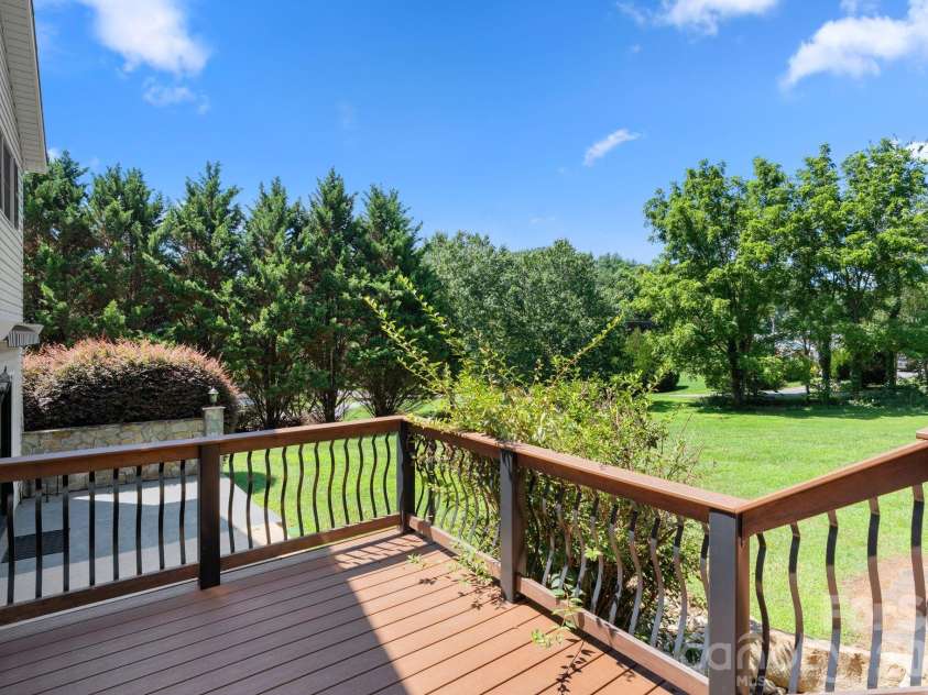 6 Pleasant Run, Asheville, NC 28806.  MLS# CAR4409837, YatesRealty ID 42719. 