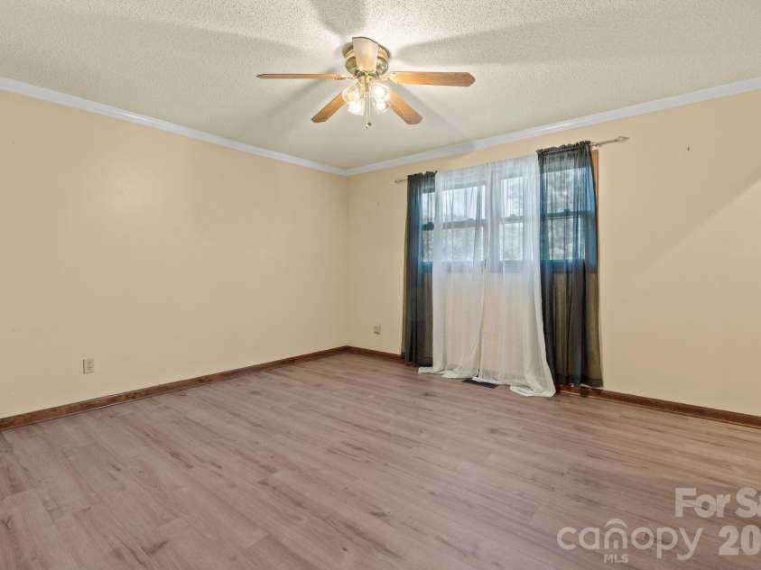 6 Pleasant Run, Asheville, NC 28806.  MLS# CAR4409837, YatesRealty ID 42719. 