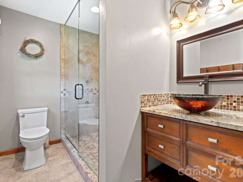 6 Pleasant Run, Asheville, NC 28806.  MLS# CAR4409837, YatesRealty ID 42719. 
