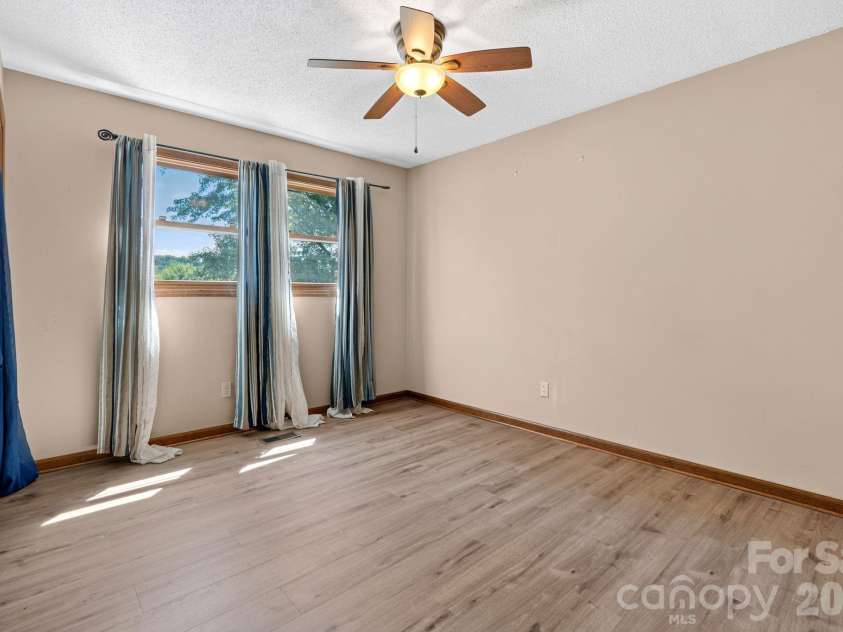 6 Pleasant Run, Asheville, NC 28806.  MLS# CAR4409837, YatesRealty ID 42719. 