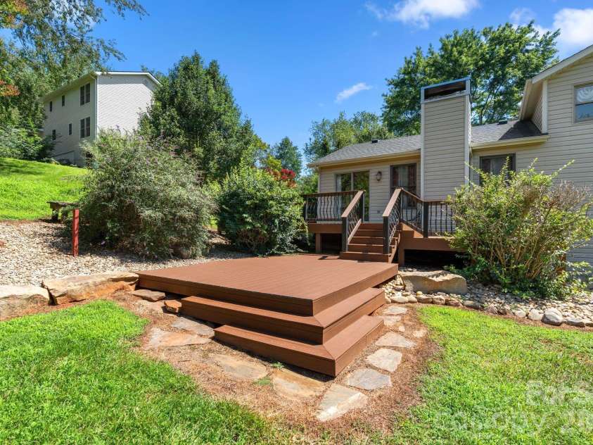 6 Pleasant Run, Asheville, NC 28806.  MLS# CAR4409837, YatesRealty ID 42719. 