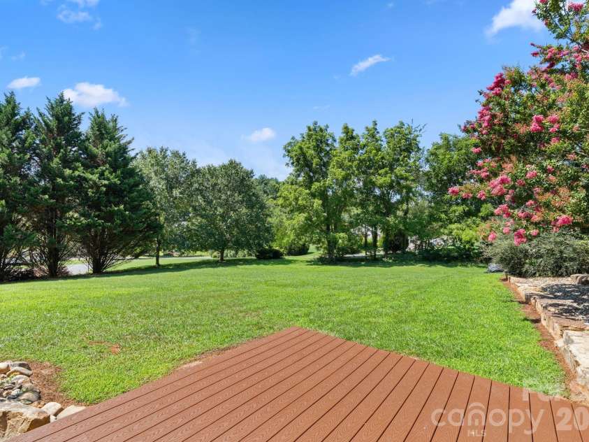 6 Pleasant Run, Asheville, NC 28806.  MLS# CAR4409837, YatesRealty ID 42719. 