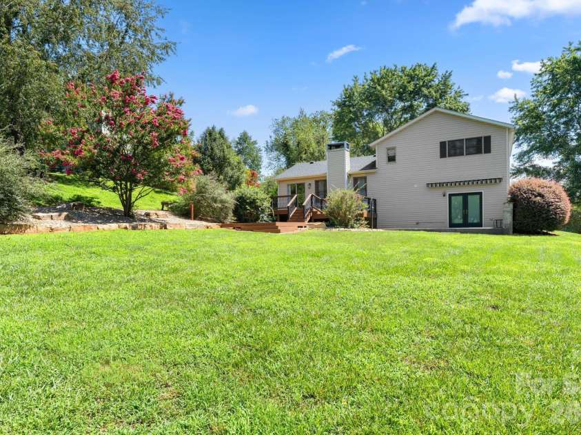 6 Pleasant Run, Asheville, NC 28806.  MLS# CAR4409837, YatesRealty ID 42719. 