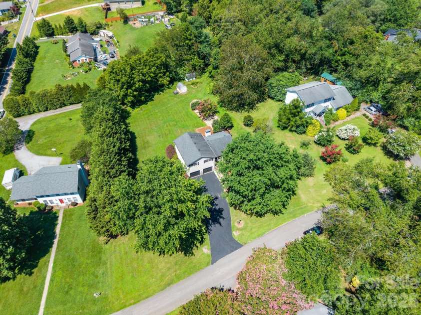 6 Pleasant Run, Asheville, NC 28806.  MLS# CAR4409837, YatesRealty ID 42719. 