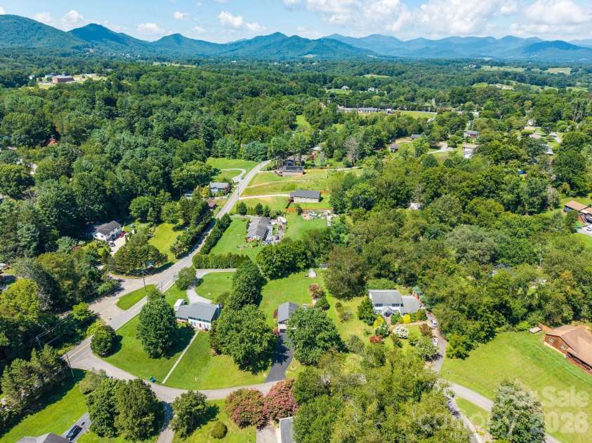 6 Pleasant Run, Asheville, NC 28806.  MLS# CAR4409837, YatesRealty ID 42719. 