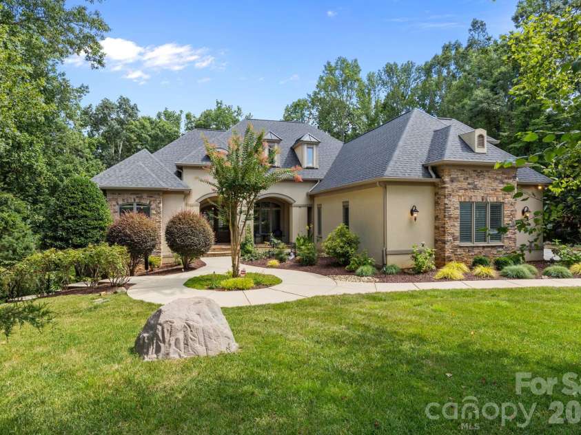 242 Anniston Way, Davidson, NC 28036.  MLS# CAR4319580, YatesRealty ID 4272. 