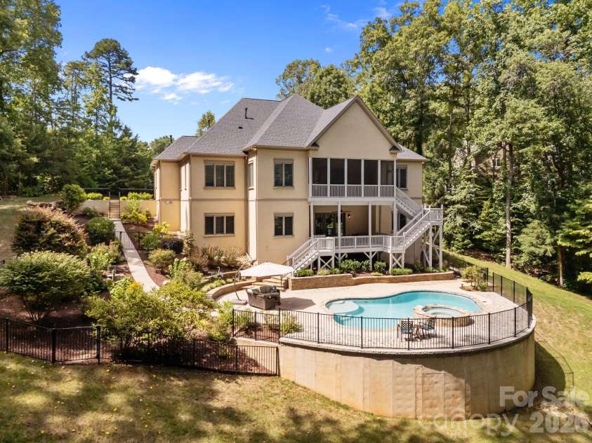 242 Anniston Way, Davidson, NC 28036.  MLS# CAR4319580, YatesRealty ID 4272. 
