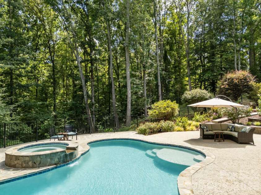 242 Anniston Way, Davidson, NC 28036.  MLS# CAR4319580, YatesRealty ID 4272. 