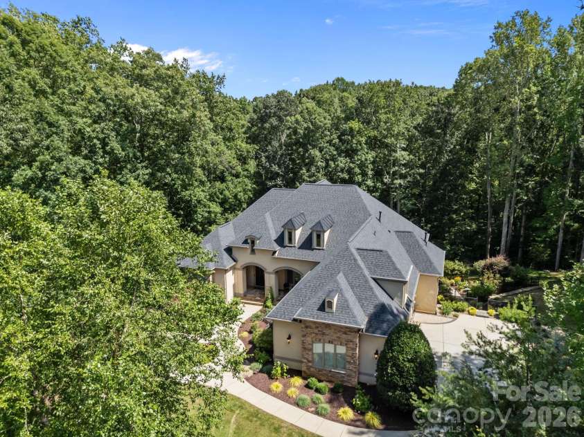 242 Anniston Way, Davidson, NC 28036.  MLS# CAR4319580, YatesRealty ID 4272. 