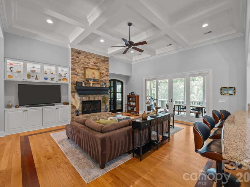 242 Anniston Way, Davidson, NC 28036.  MLS# CAR4319580, YatesRealty ID 4272. 