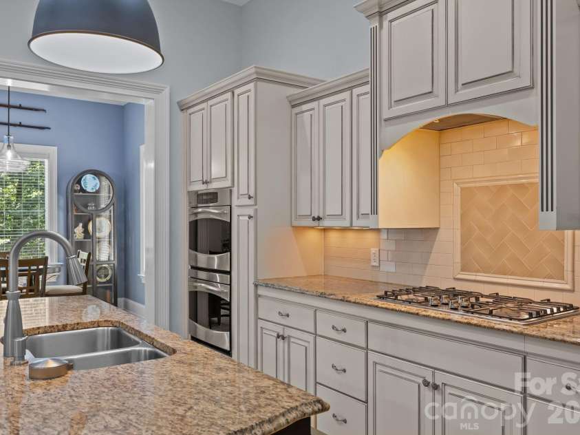 242 Anniston Way, Davidson, NC 28036.  MLS# CAR4319580, YatesRealty ID 4272. 