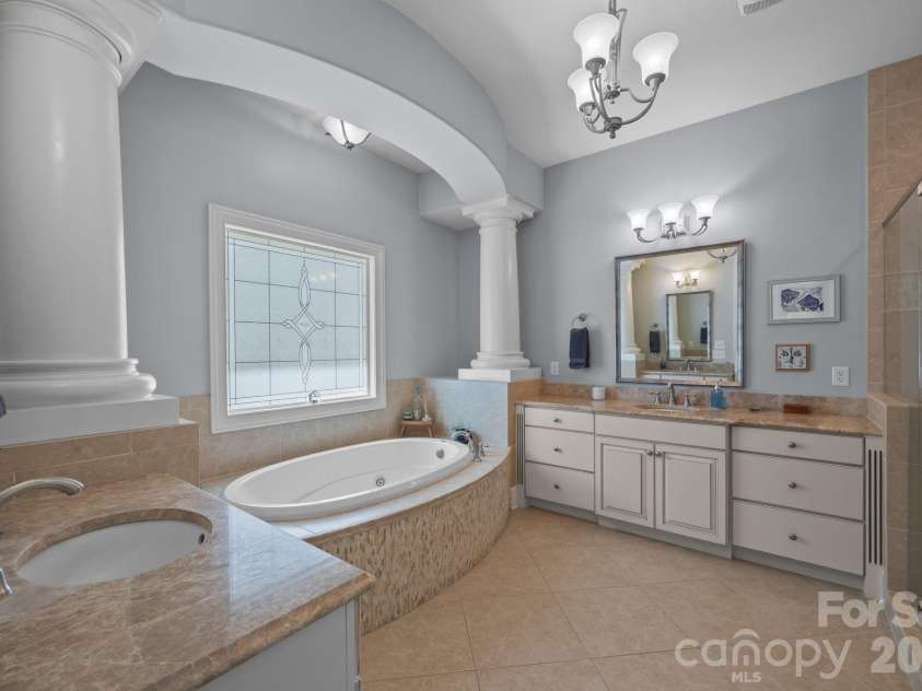 242 Anniston Way, Davidson, NC 28036.  MLS# CAR4319580, YatesRealty ID 4272. 