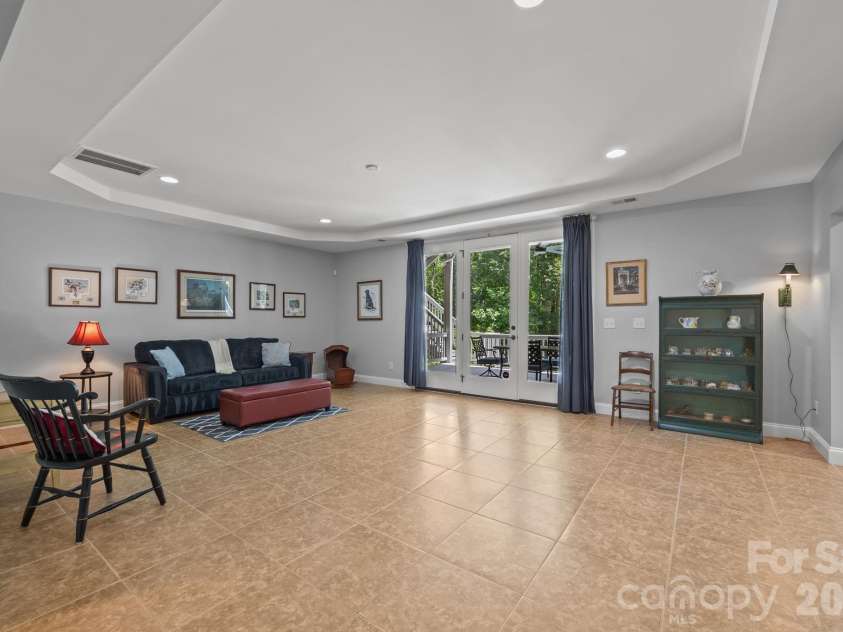 242 Anniston Way, Davidson, NC 28036.  MLS# CAR4319580, YatesRealty ID 4272. 