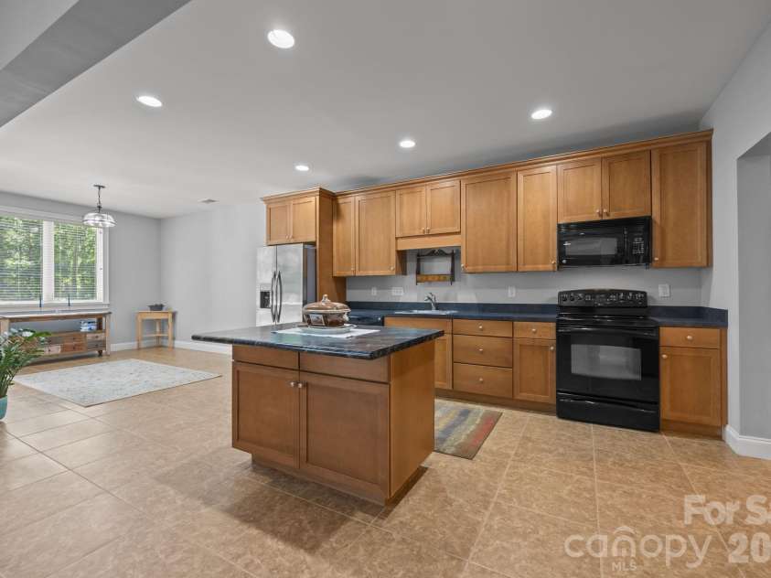242 Anniston Way, Davidson, NC 28036.  MLS# CAR4319580, YatesRealty ID 4272. 