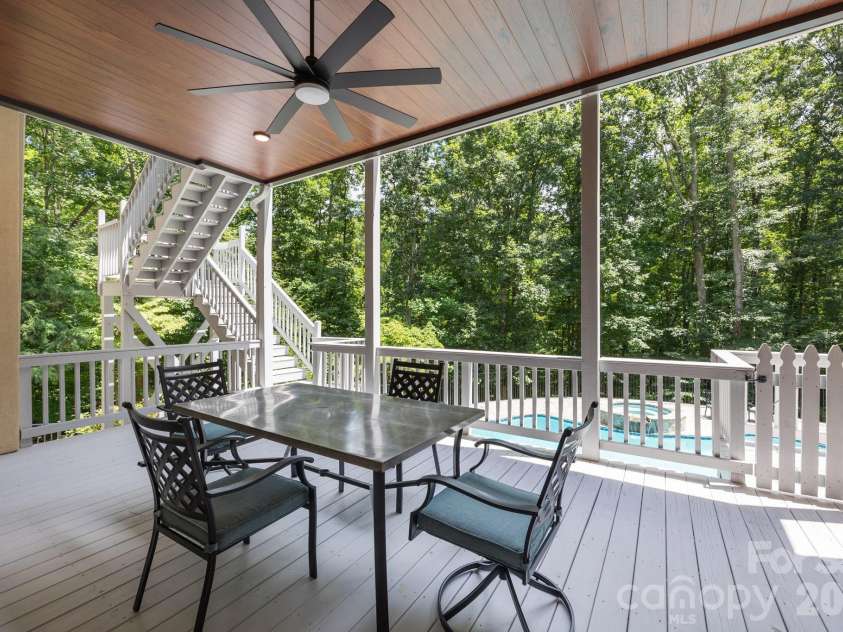 242 Anniston Way, Davidson, NC 28036.  MLS# CAR4319580, YatesRealty ID 4272. 