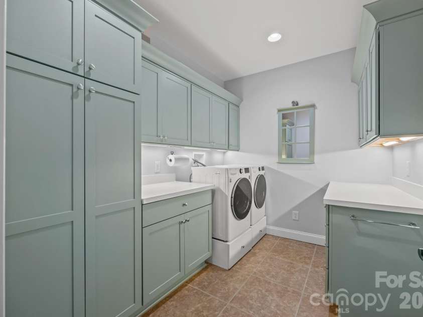 242 Anniston Way, Davidson, NC 28036.  MLS# CAR4319580, YatesRealty ID 4272. 