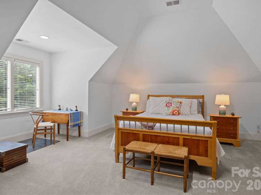 242 Anniston Way, Davidson, NC 28036.  MLS# CAR4319580, YatesRealty ID 4272. 