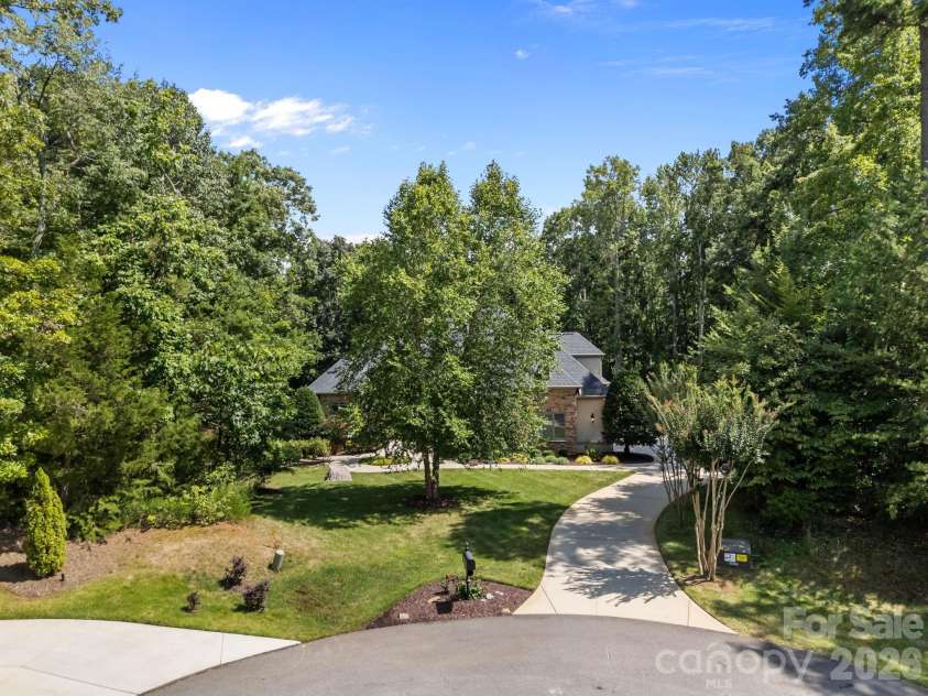 242 Anniston Way, Davidson, NC 28036.  MLS# CAR4319580, YatesRealty ID 4272. 
