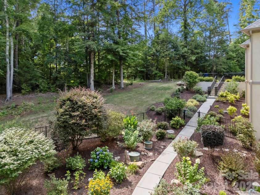 242 Anniston Way, Davidson, NC 28036.  MLS# CAR4319580, YatesRealty ID 4272. 