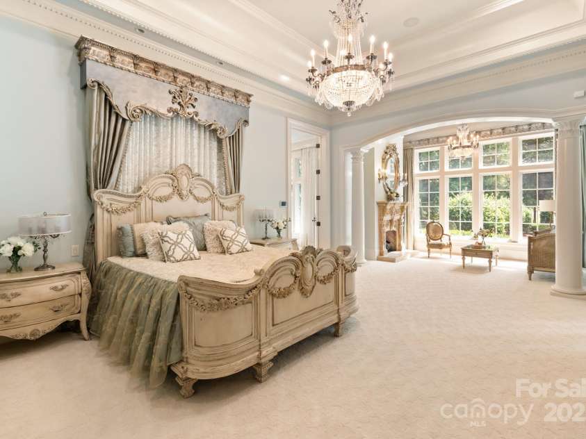 423 Oakmont Lane, Waxhaw, NC 28173.  MLS# CAR4177308, YatesRealty ID 4272. Main level primary suite