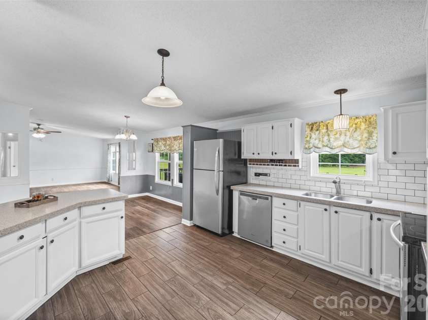 6860 Mandarin Drive, Rock Hill, SC 29732.  MLS# CAR4412258, YatesRealty ID 42721. Kitchen
